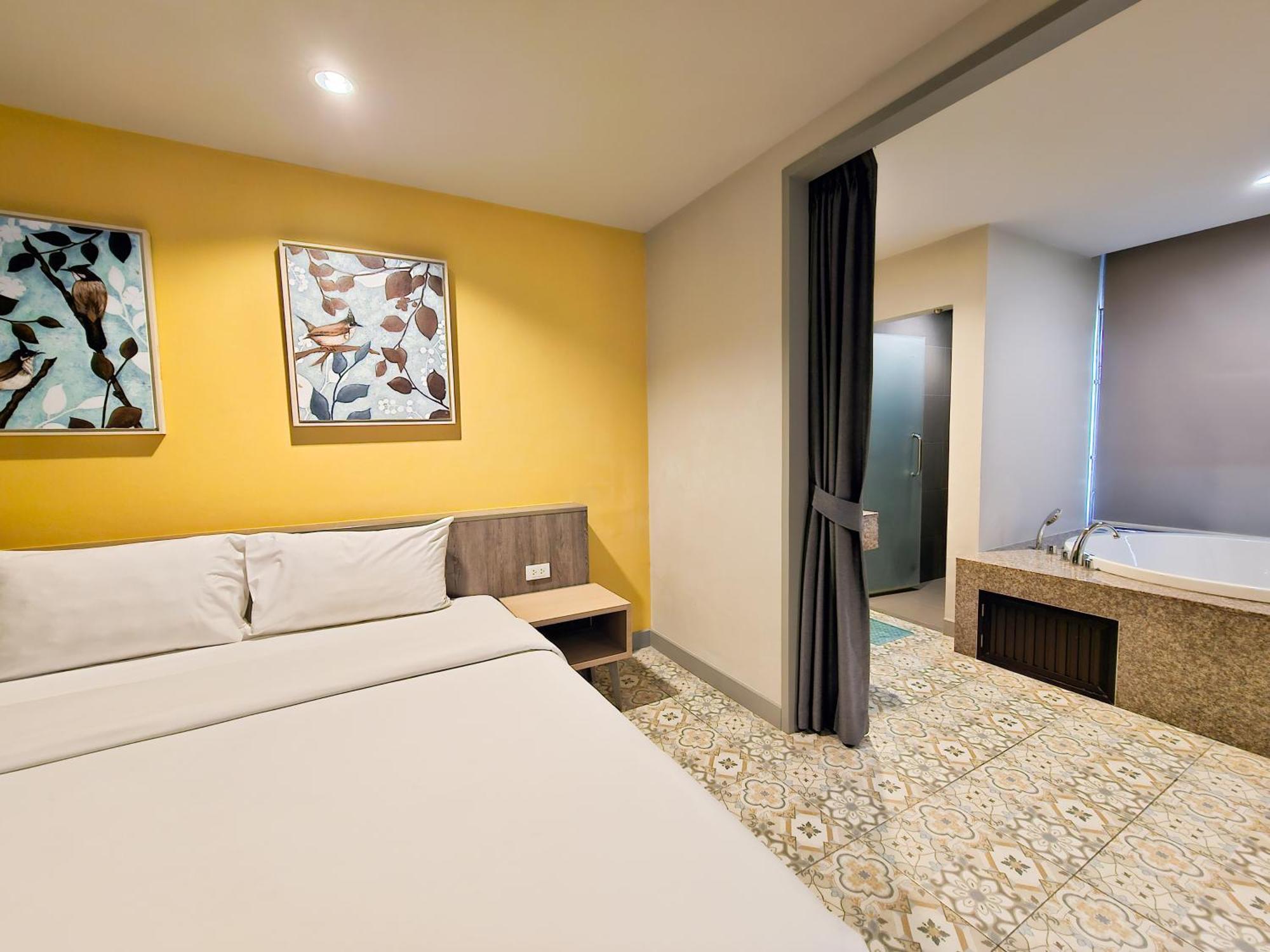 Recenta Suite Phuket Suanluang Luaran gambar