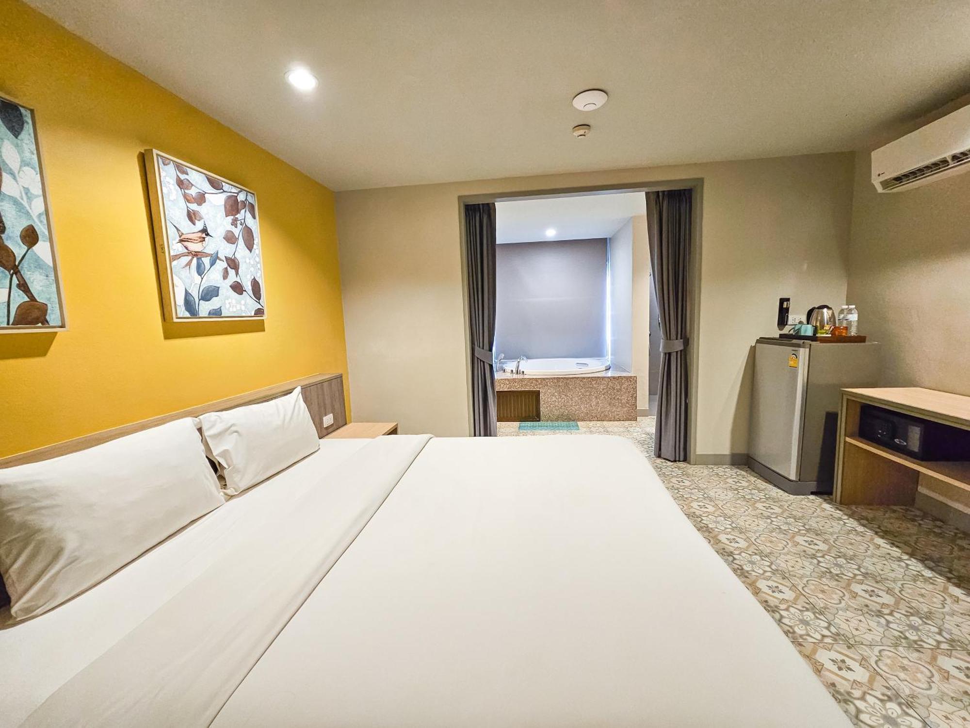 Recenta Suite Phuket Suanluang Luaran gambar