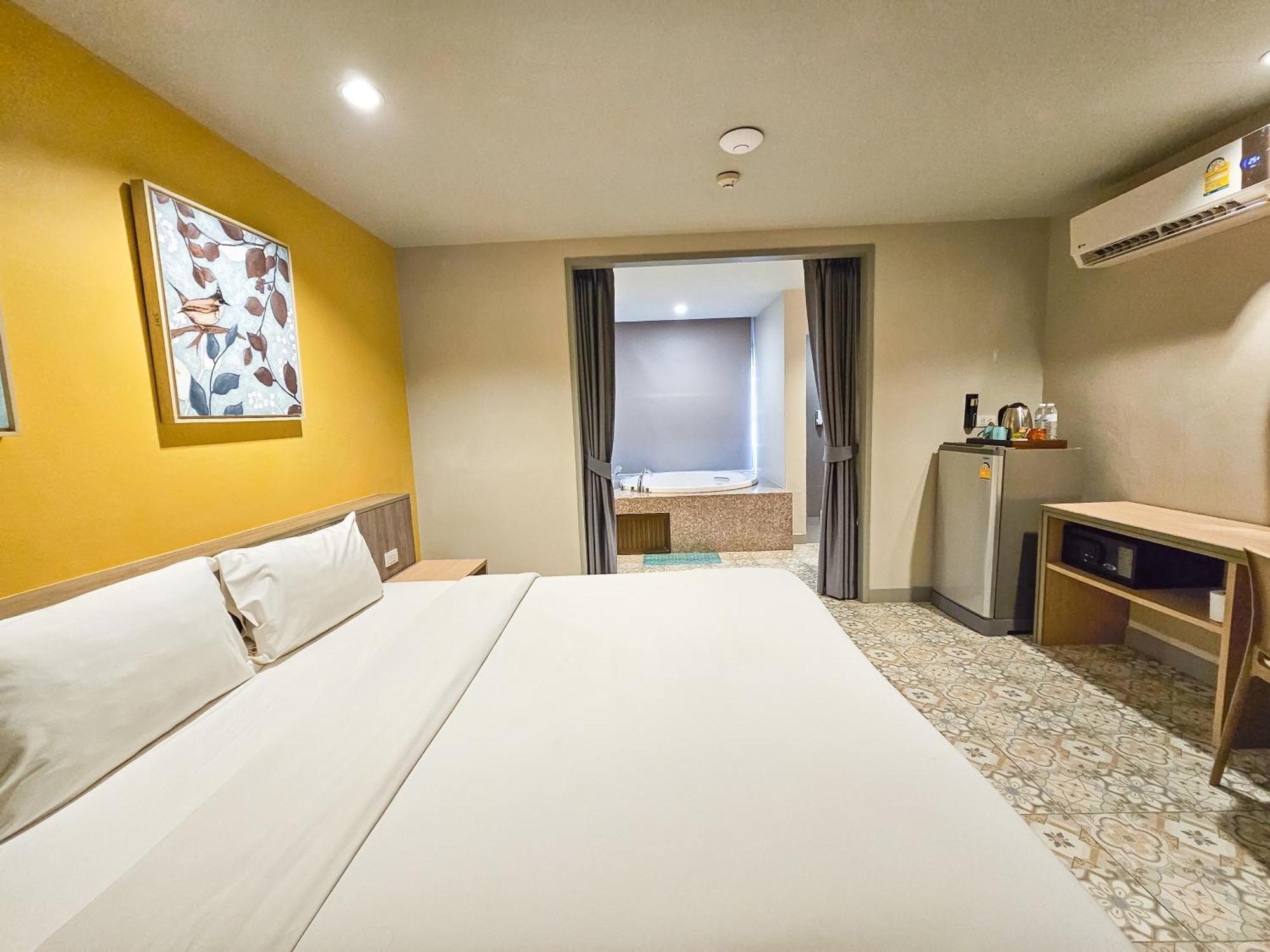 Recenta Suite Phuket Suanluang Luaran gambar