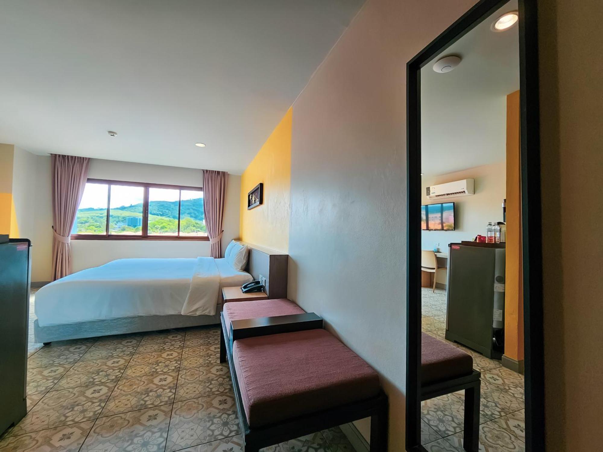 Recenta Suite Phuket Suanluang Luaran gambar