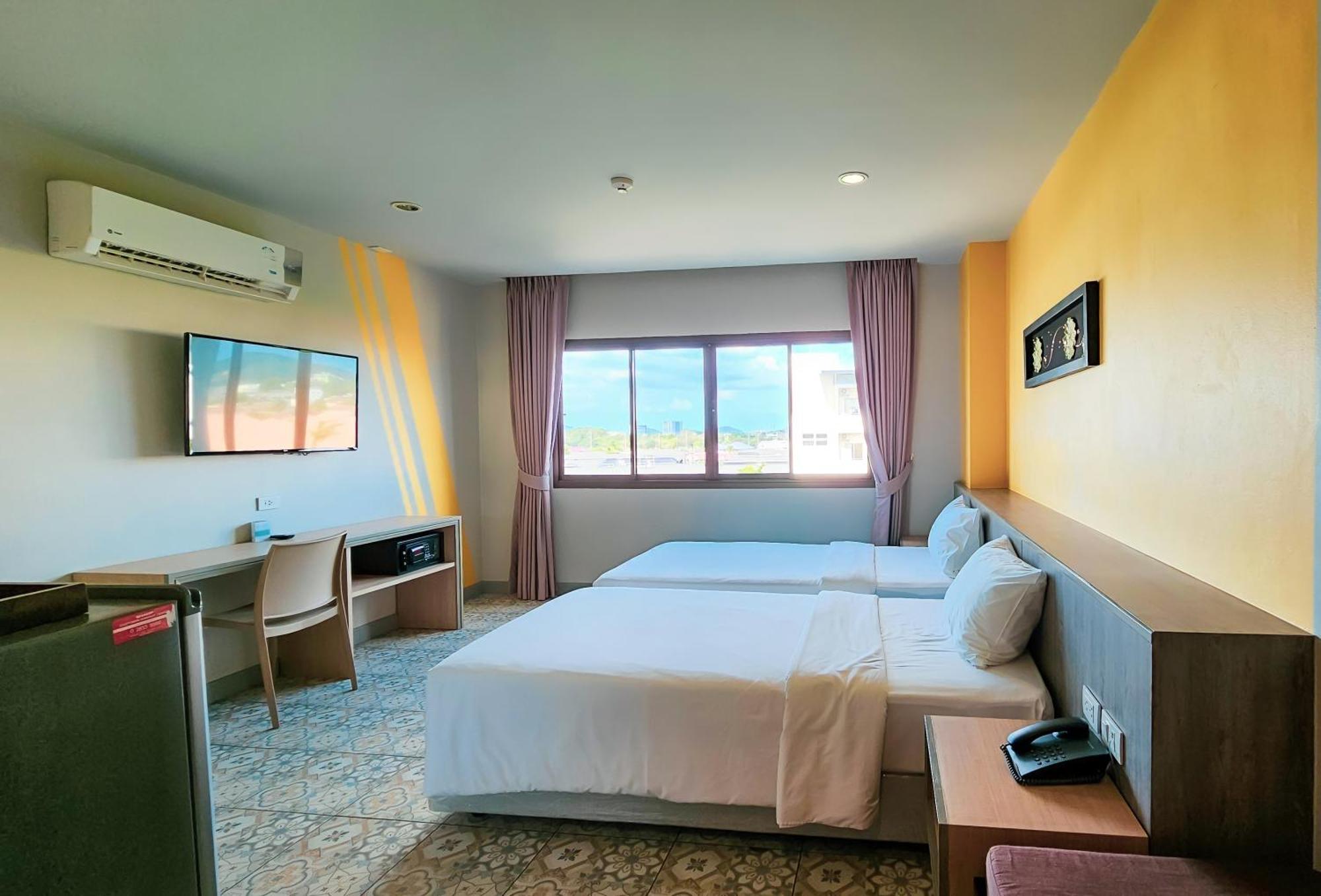 Recenta Suite Phuket Suanluang Luaran gambar