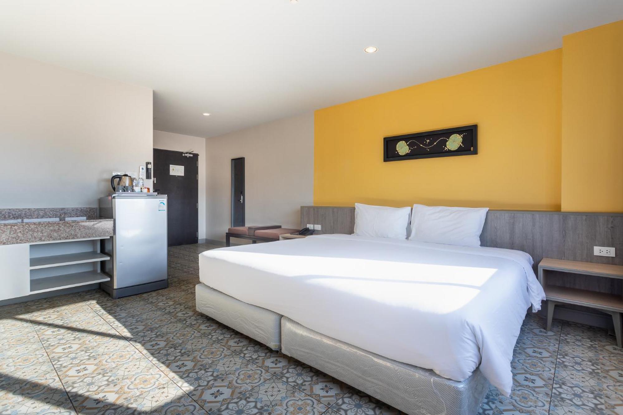 Recenta Suite Phuket Suanluang Luaran gambar
